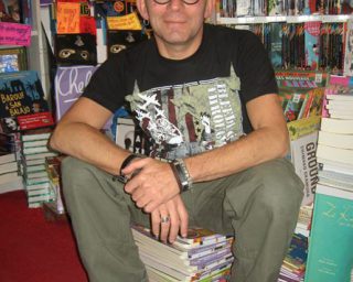 Gérard Collard, libraire à La Griffe Noire ( Saint Maur) D.R