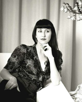 Maly Siri - Pin Up Art